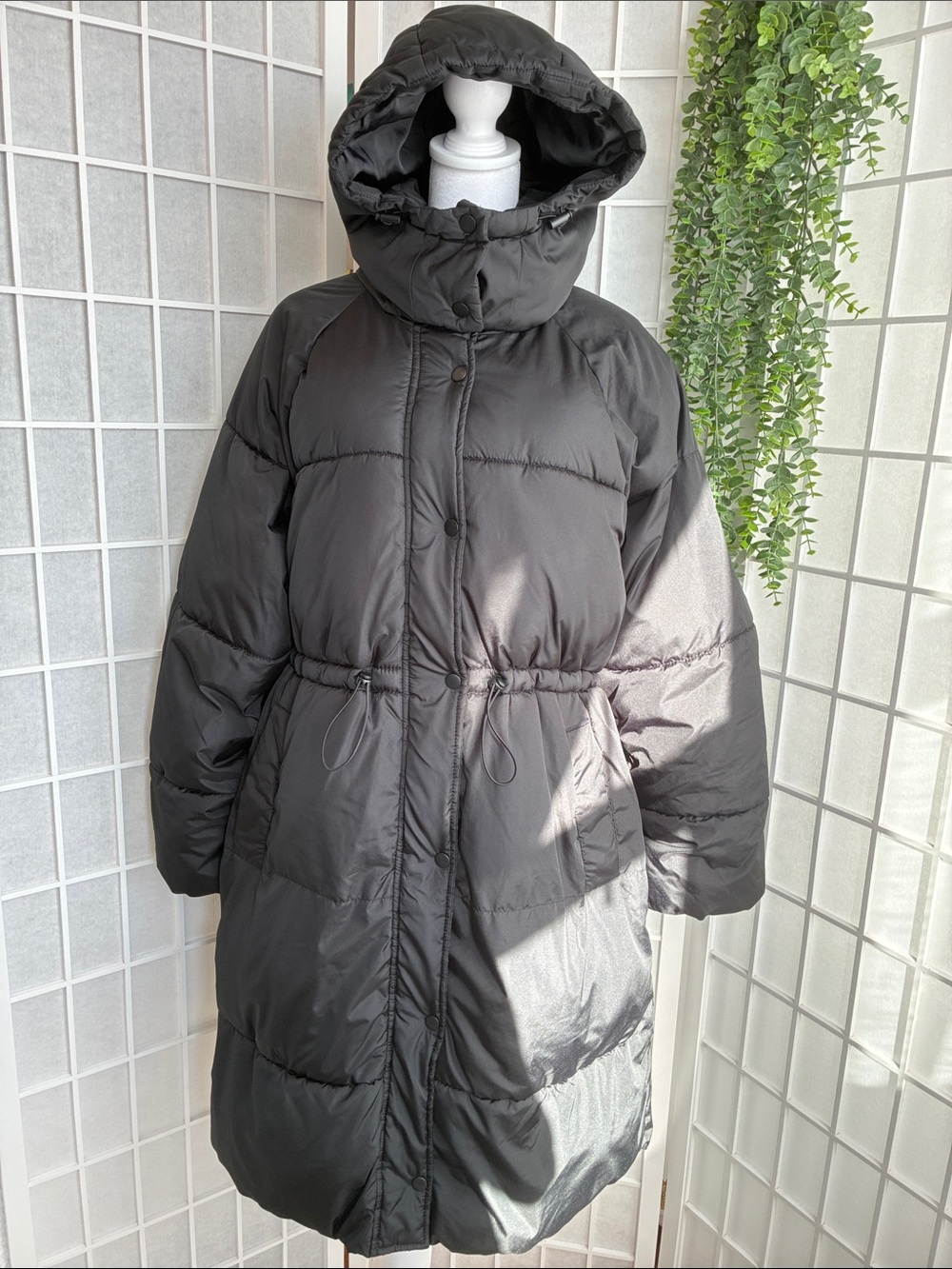 Old Navy Women's Black Long Hooded Puffer Coat with Adjustable Waist in Large